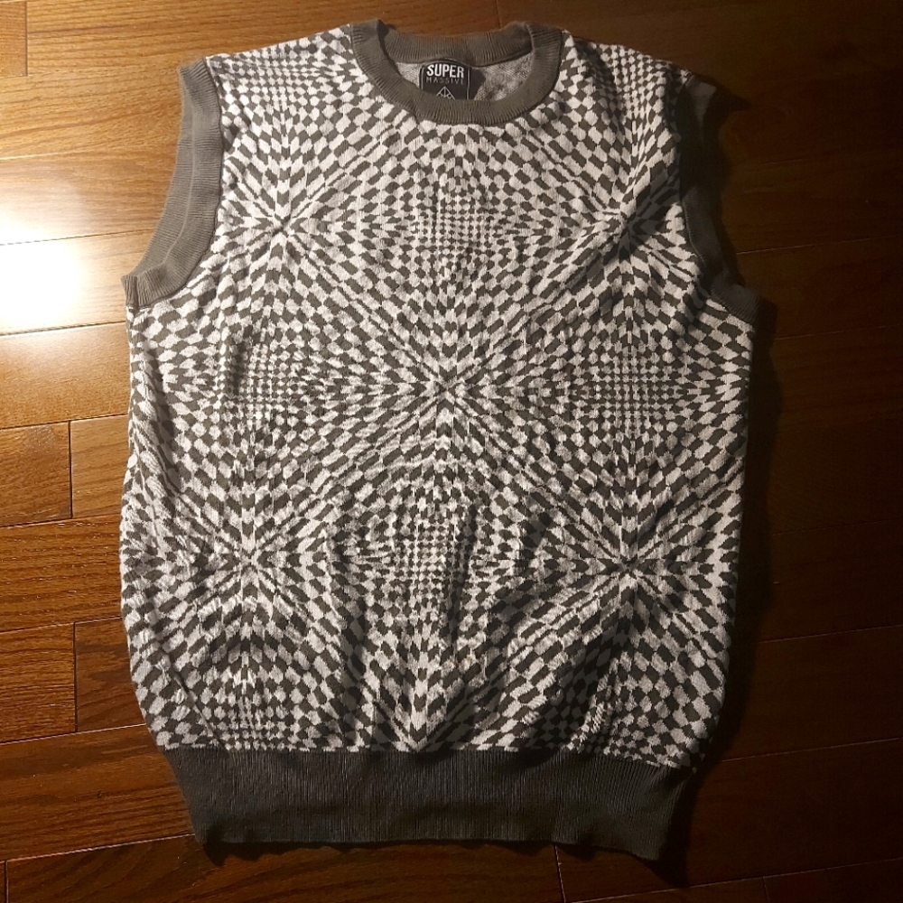 "Vintage Geometric Knit Sweater Vest - Gray & White Optical Illusion Pattern